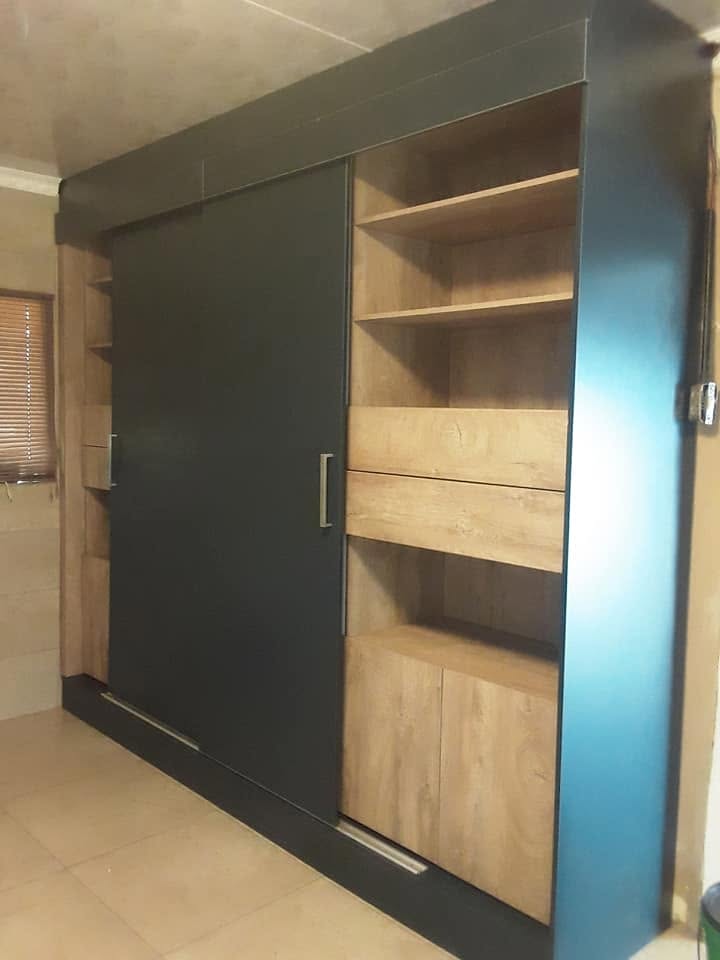 Sliding-door wardrobe in charcoal and oak